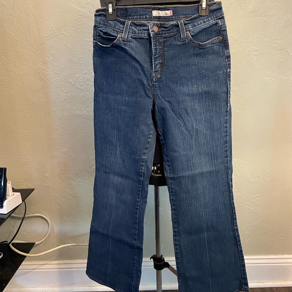 5/15🔥🔥🔥Levi's Dark Blue Flare Jeans